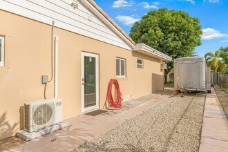 724 NE 2nd St in Pompano Beach, FL - Building Photo - Building Photo