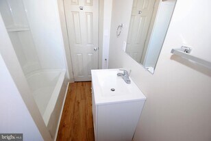 30 W Union St in Burlington, NJ - Building Photo