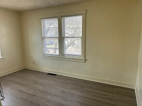 1224 Broadway St in Pekin, IL - Building Photo - Building Photo