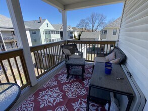 107 Yale St, Unit 2 in Medford, MA - Building Photo - Building Photo
