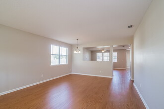 2321 Brian Lakes Dr E in Jacksonville, FL - Foto de edificio - Building Photo