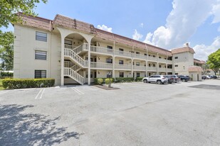 126 S Cypress Rd in Pompano Beach, FL - Building Photo