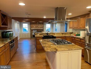 6270 Davis Rd in Woodbine, MD - Foto de edificio - Building Photo