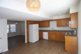 9021 E 85 St in Raytown, MO - Building Photo - Building Photo