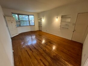 139 Sweetzer Ave, Unit 139 in Los Angeles, CA - Foto de edificio - Building Photo