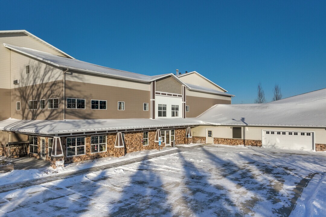 The Estates Senior Living in Moorhead in Moorhead, MN - Foto de edificio