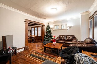 3306 N Oakland Ave in Milwaukee, WI - Building Photo