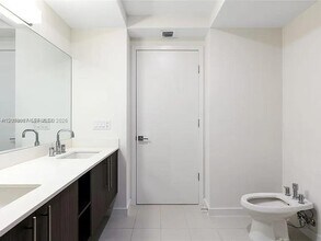 7825 NW 107th Ave in Doral, FL - Building Photo - Building Photo