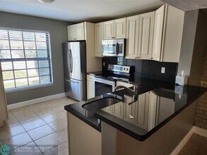 2619 NW 47th Ln in Lauderdale Lakes, FL - Building Photo - Building Photo