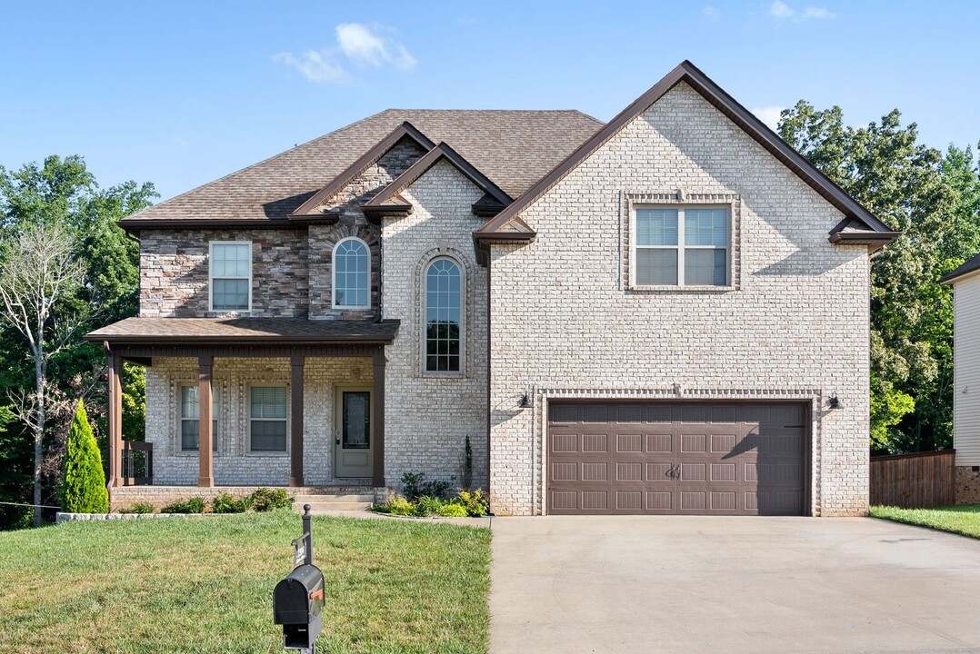 2304 Colston Dr in Clarksville, TN - Foto de edificio