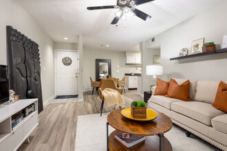 Regency Square in Chamblee, GA - Foto de edificio - Building Photo