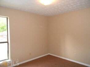 132 Sandalwood Cir in Lawrenceville, GA - Foto de edificio - Building Photo