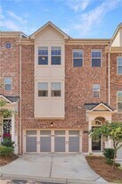 1387 Live Oak Ln in Brookhaven, GA - Building Photo