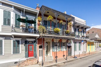811 Burgundy St in New Orleans, LA - Foto de edificio - Building Photo