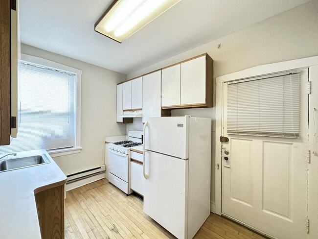 1324 Oak Ave, Unit C2 in Evanston, IL - Building Photo - Building Photo