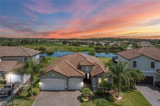 10061 Avalon Lake Cir in Ft. Myers, FL - Building Photo - Building Photo