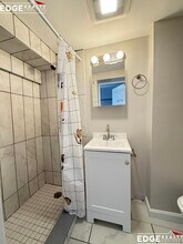 1709 Commonwealth Ave, Unit 3 in Boston, MA - Foto de edificio - Building Photo