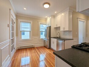 35 Trowbridge St, Unit 2 in Arlington, MA - Building Photo - Building Photo