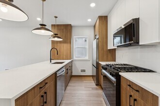 84 Hollywood Ave, Unit 1 in East Orange, NJ - Building Photo - Building Photo