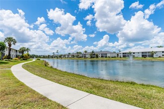 515 Gabriel Cir in Naples, FL - Foto de edificio - Building Photo