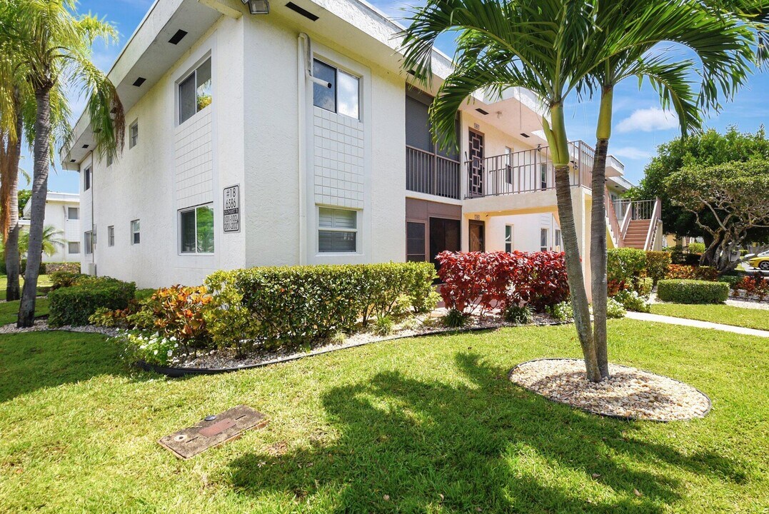 6586 Southurst Terrace in Delray Beach, FL - Building Photo