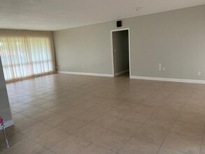 6760 SW 11th St in Pembroke Pines, FL - Building Photo - Building Photo