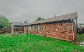 712 S Willowood Dr in Yukon, OK - Building Photo - Building Photo