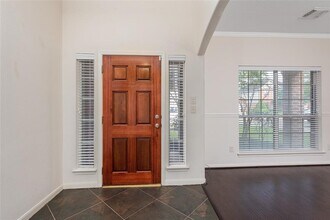 10039 Noisy Waters Dr in Houston, TX - Foto de edificio - Building Photo