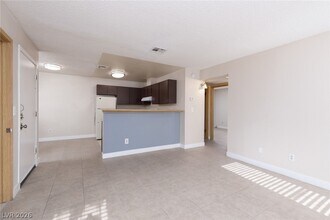 2674 Bryandouglas Dr in Las Vegas, NV - Building Photo - Building Photo