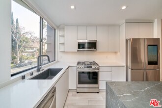 145 S Maple Dr in Beverly Hills, CA - Building Photo - Building Photo