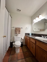 123 unknown in Irvine, CA - Foto de edificio - Building Photo