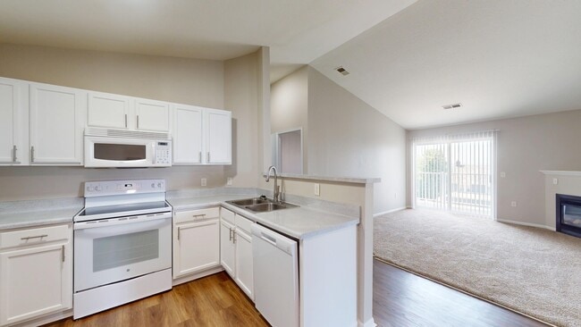 Highclere Apartments in Council Bluffs, IA - Foto de edificio - Building Photo