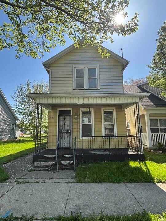 2433 Weisser Park Ave in Fort Wayne, IN - Building Photo