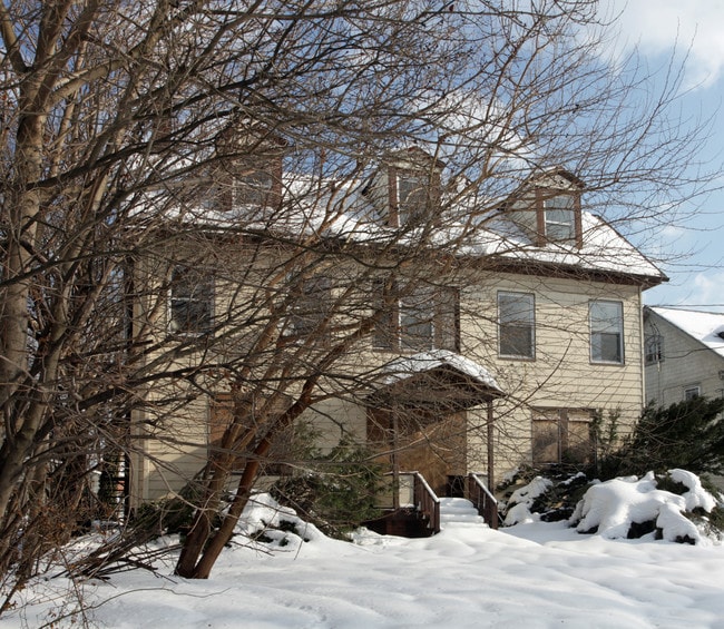 525 Westminister Ave in Elizabeth, NJ - Foto de edificio - Building Photo