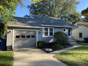 27824 Rexford Rd in Bay Village, OH - Building Photo - Building Photo