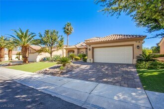 2660 Crown Ridge Dr in Las Vegas, NV - Building Photo - Building Photo