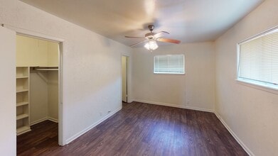 911 S Welch St in Denton, TX - Building Photo - Building Photo