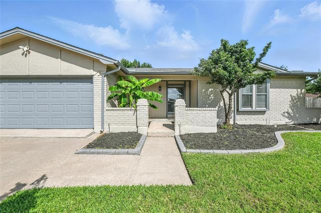 2812 Jasmine Ct in Bedford, TX - Building Photo