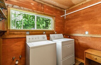 1103 SW Lake Roesiger Rd in Snohomish, WA - Building Photo - Building Photo