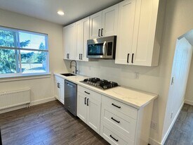 1 Graveline Rd in Bellingham, WA - Building Photo