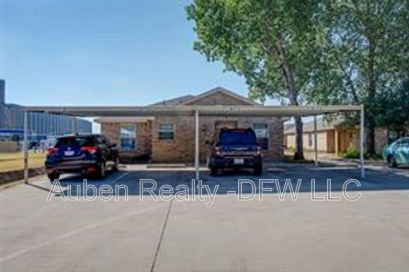 121 Cambridge Dr in Saginaw, TX - Foto de edificio