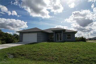 852 Chipley St E in Lehigh Acres, FL - Building Photo - Building Photo