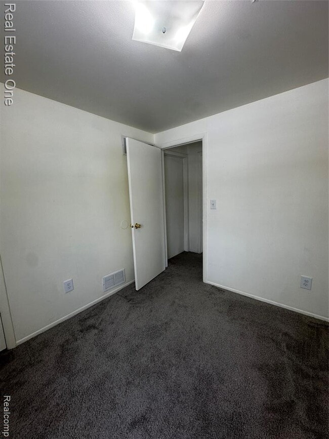 102 Princeton Dr in South Lyon, MI - Building Photo - Building Photo