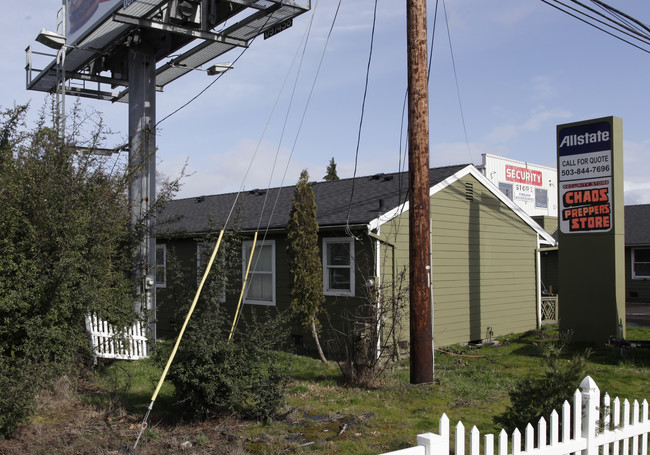 4845 SE Tualatin Valley Hwy in Hillsboro, OR - Foto de edificio - Building Photo