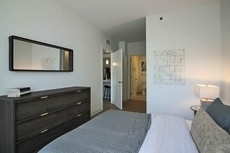 811 W Van Buren St in Chicago, IL - Foto de edificio - Building Photo