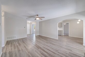 1404 Greenfield Dr in Round Rock, TX - Building Photo - Building Photo