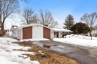 103 Elmcrest Rd in North Andover, MA - Building Photo - Building Photo