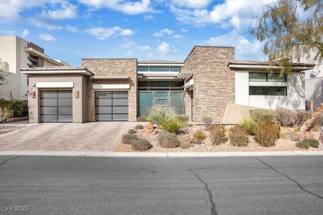 32 Hunting Horn Dr in Las Vegas, NV - Building Photo - Building Photo