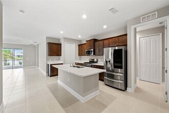 10072 Lake Wales Cir in Sarasota, FL - Building Photo - Building Photo