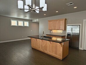 1365 Browning St-Unit -Unit B in Redding, CA - Building Photo - Building Photo